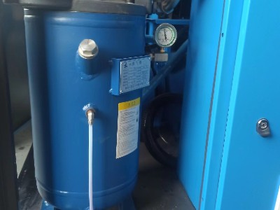 空壓機(jī)保養(yǎng)500小時(shí)首保完成！睿寂行