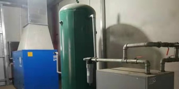 螺桿空壓機要定期放水，否則......